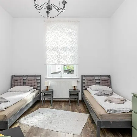 Venti Broniewskiego 1 *